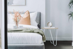 High-Rise 2BR Apt CBD I Pool, Gym & Prime Location Melbourne